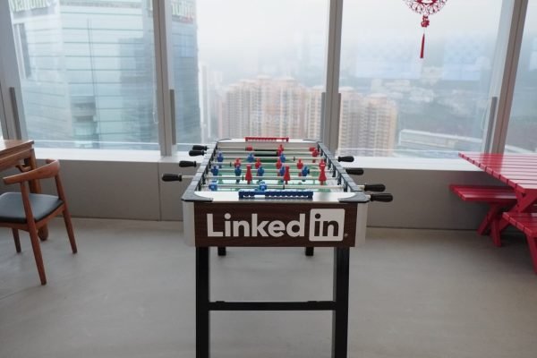 LinkedIn Premium vs Free: Vale la pena?