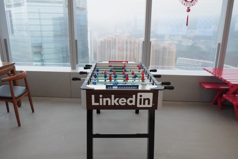 LinkedIn Premium vs Free: Vale la pena?